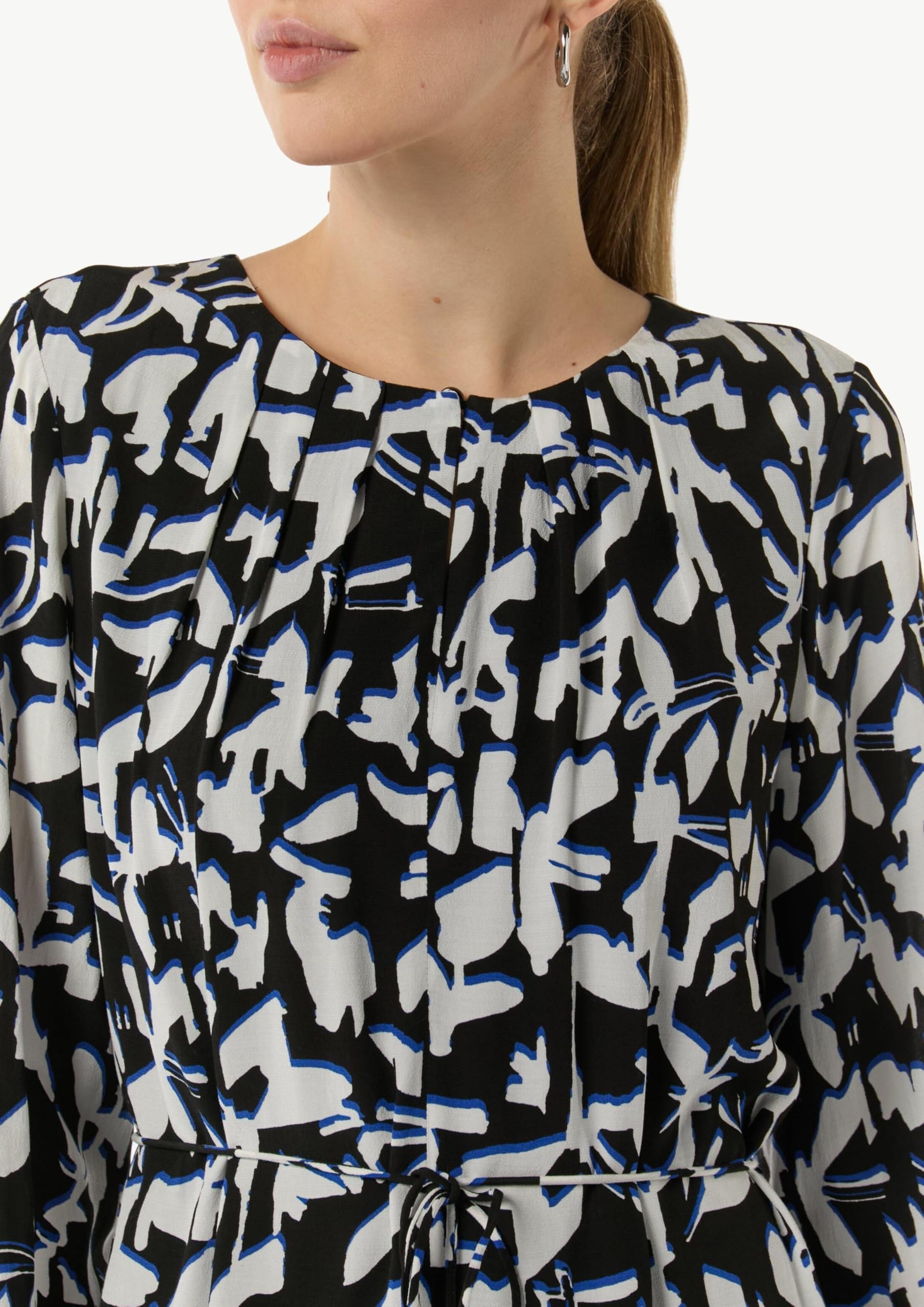 comma-midi-kleid-faltenausschnitt-damenkleid-royalblau-viskose image 4