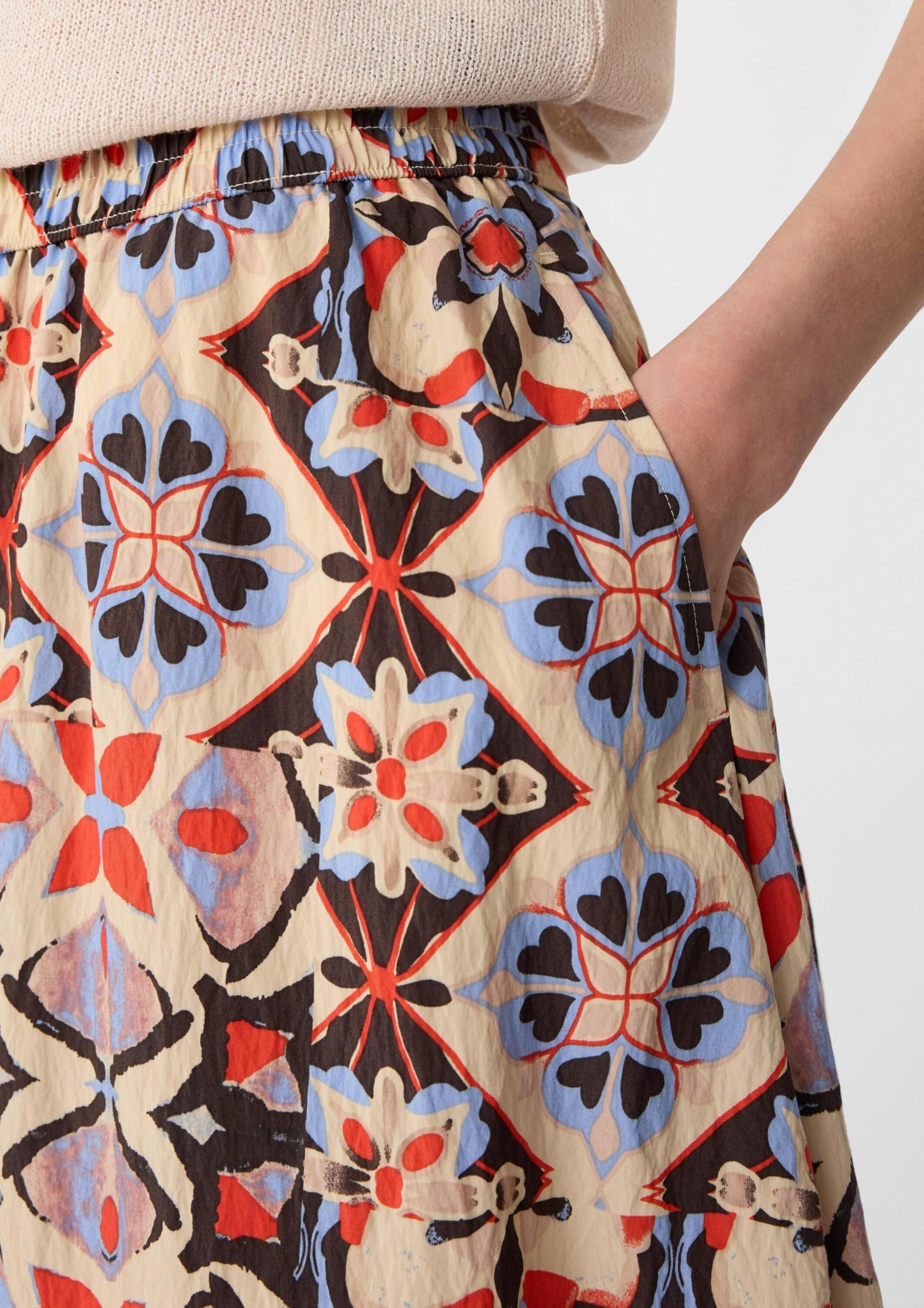 comma-ausgestellter-midi-rock-viskosemix-all-over-print image 4