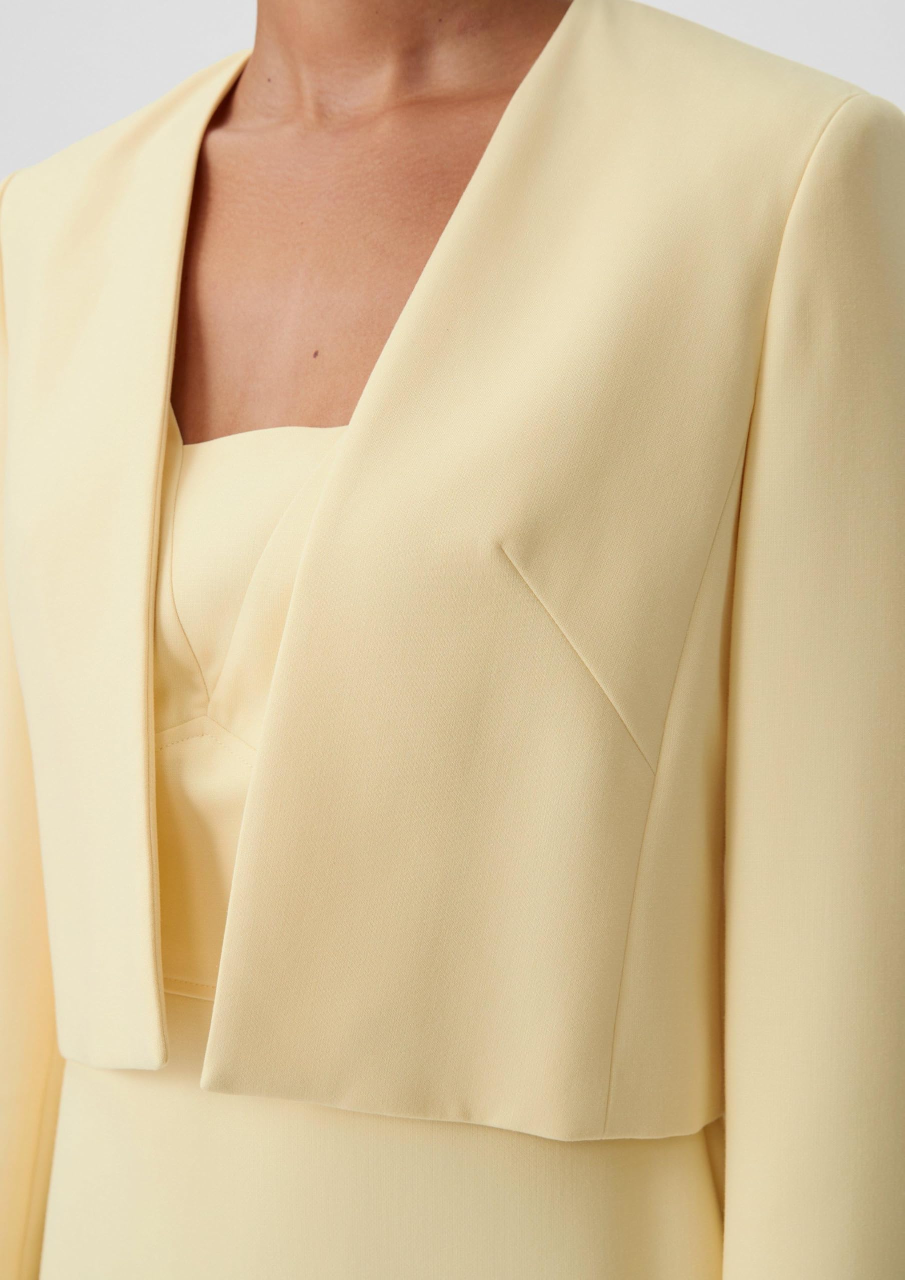 comma-60-2-61-15-157-2128874-blazer-bolero-damen-kurz image 2