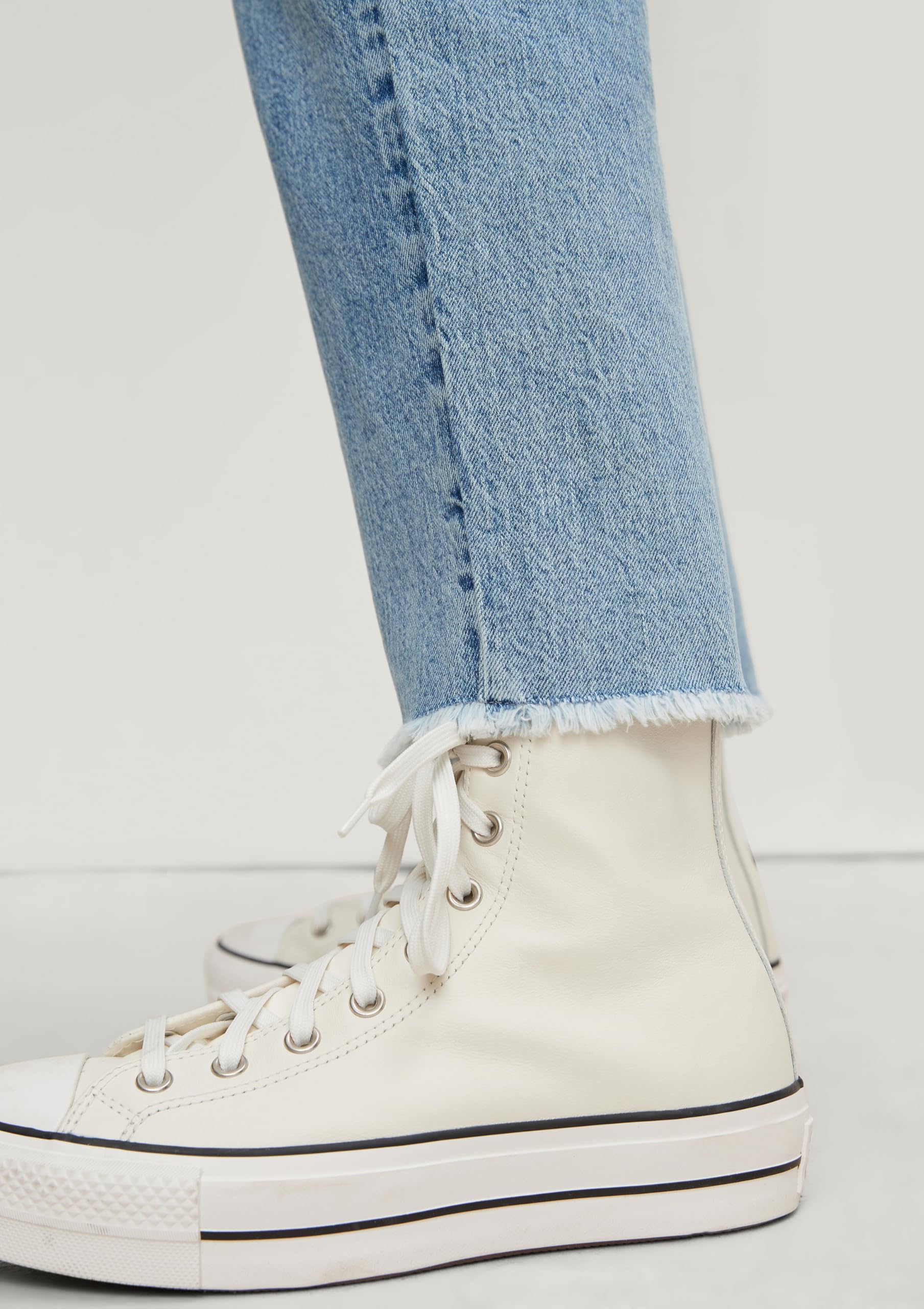 comma-ci-damen-freizeithose-ausgestelltes-bein image 6