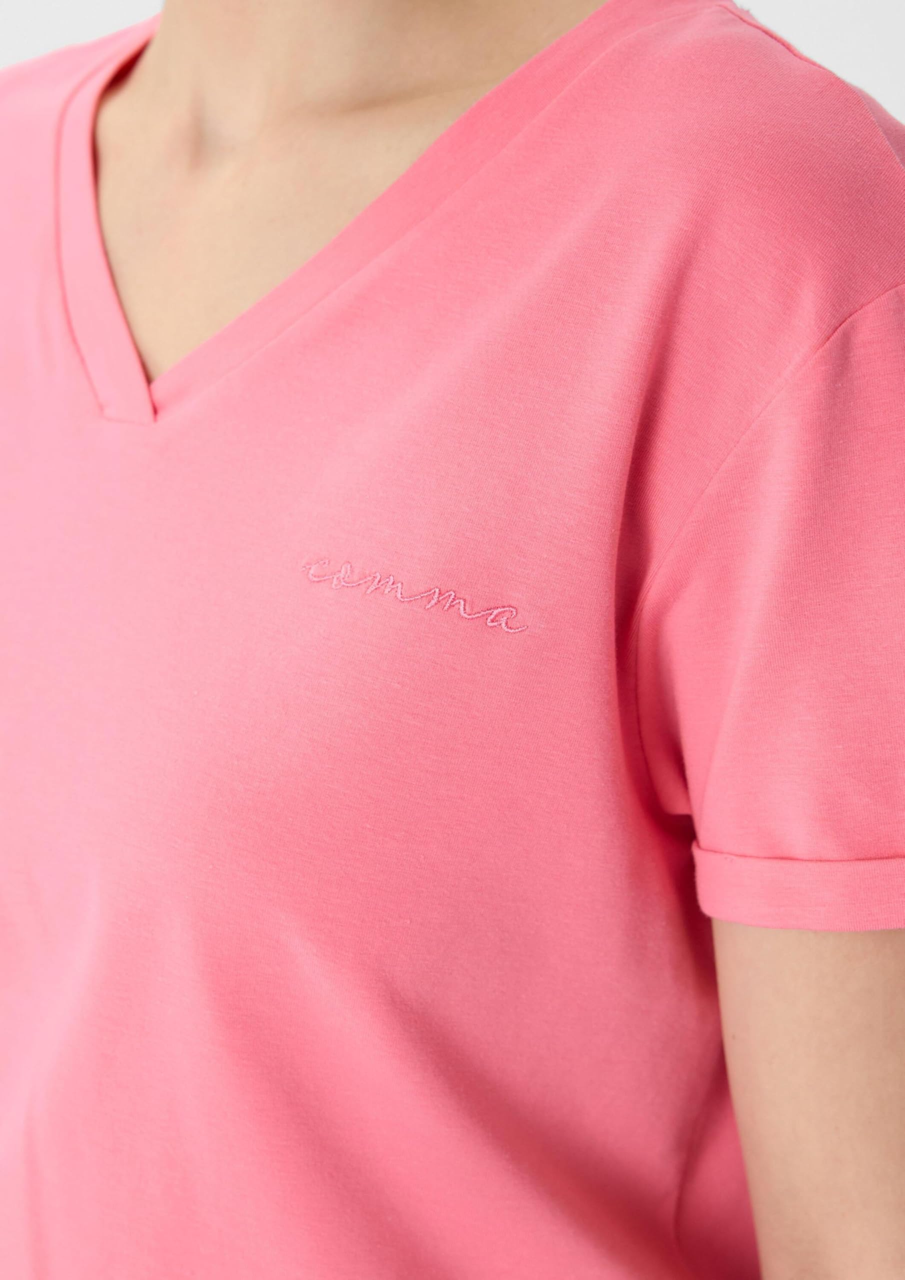 comma-t-shirt-relaxed-fit-v-ausschnitt-logo-stickerei image 4