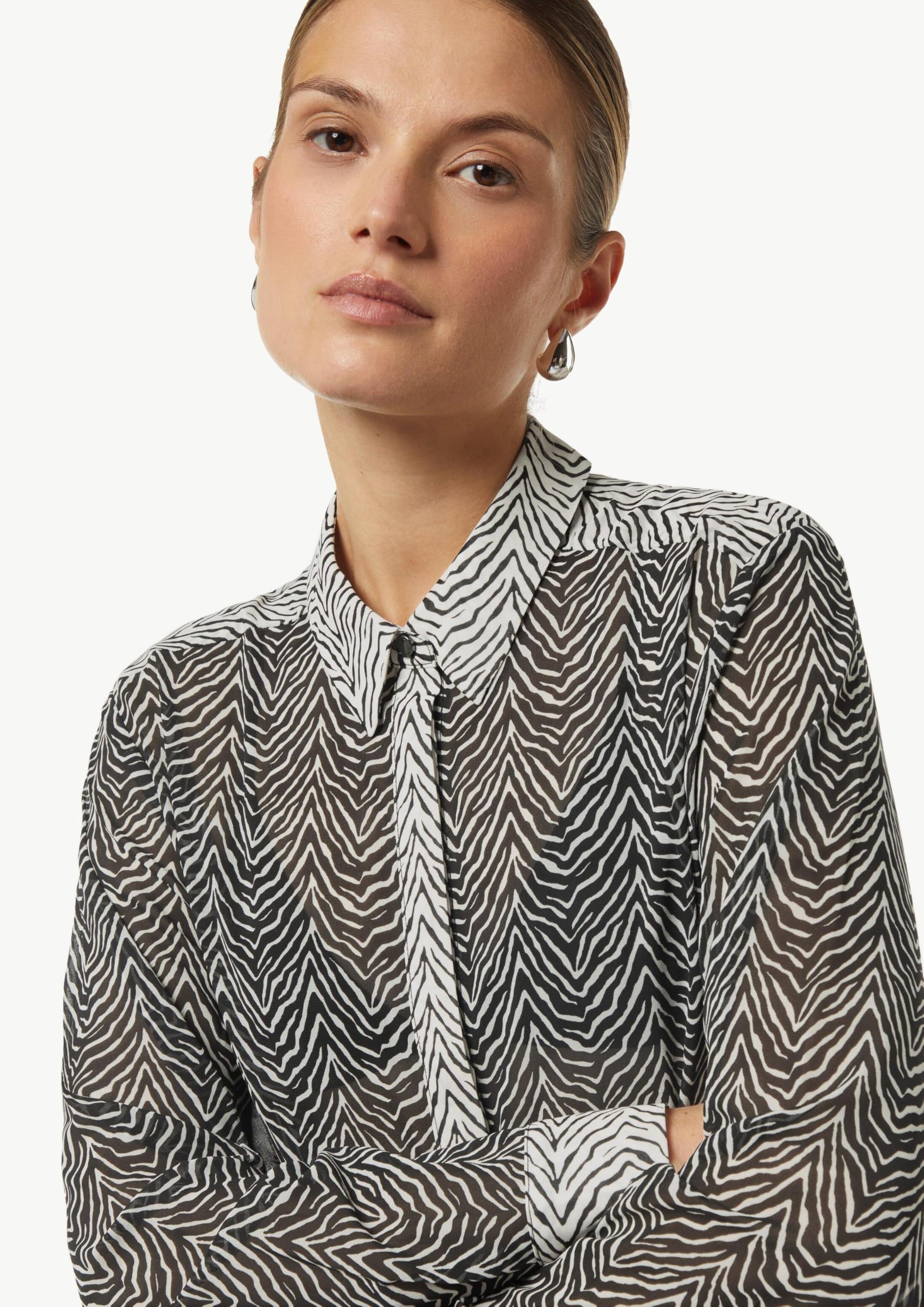 comma-chiffon-bluse-hemdkragen-damen-mit-allover-print image 3