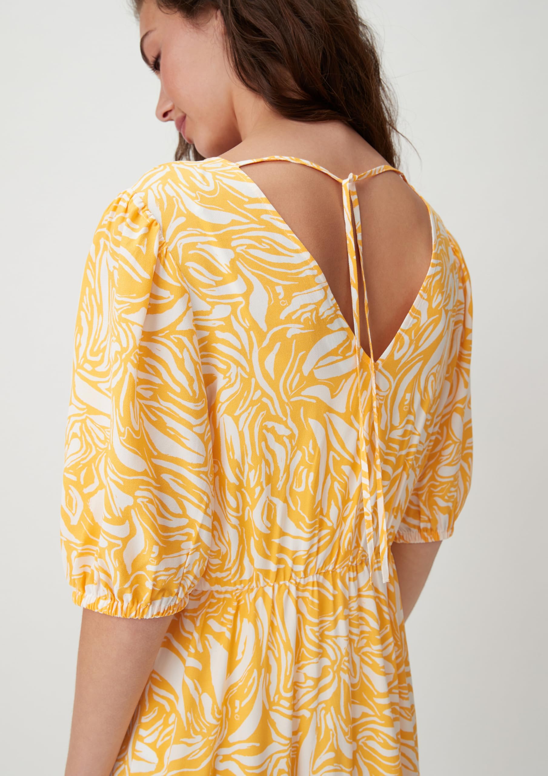 comma-stufenkleid-crepe-mini-kleid-v-ausschnitt-gr-36 image 5