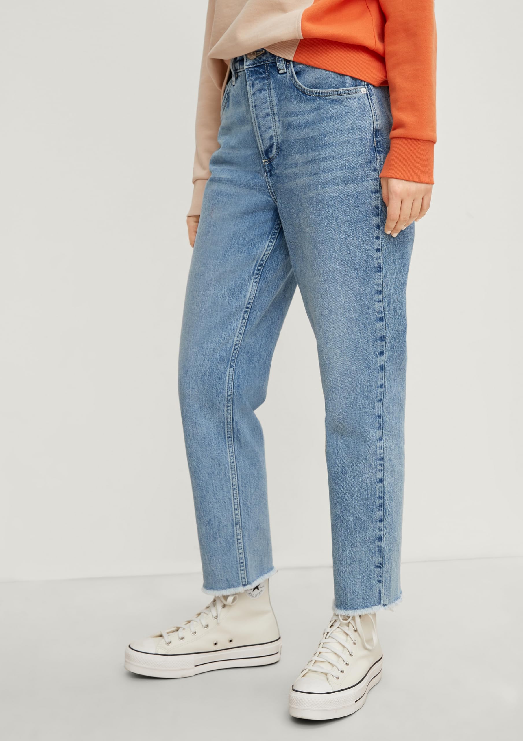 comma-ci-damen-freizeithose-ausgestelltes-bein image 3
