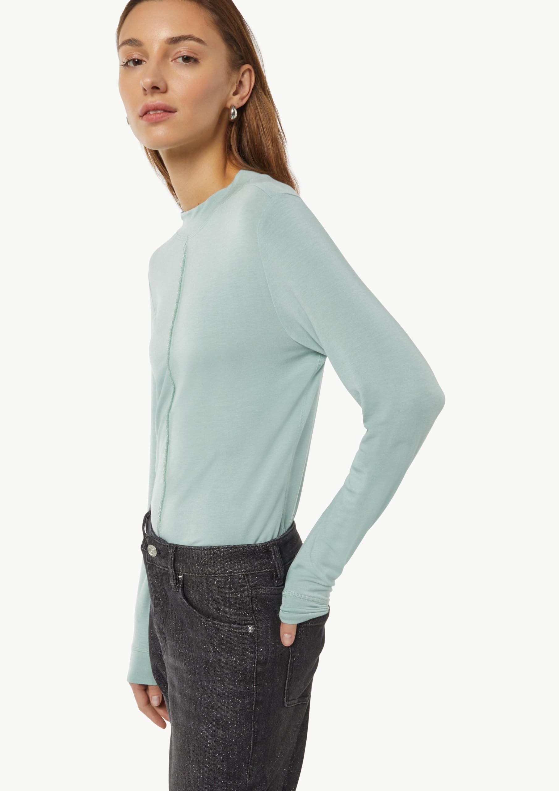 comma-langarmshirt-nahtdetail-wei-modal image 4