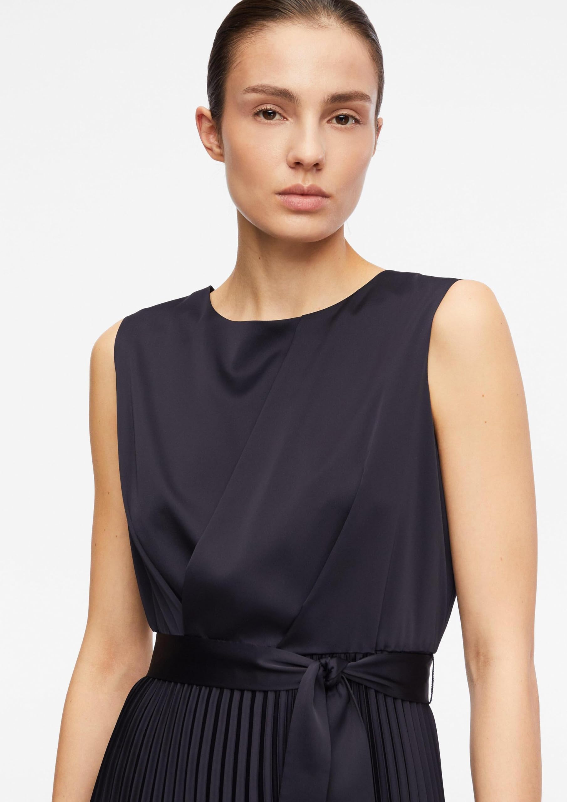 comma-dresses-satin-plissee-midikleid-navy-gr-42 image 4