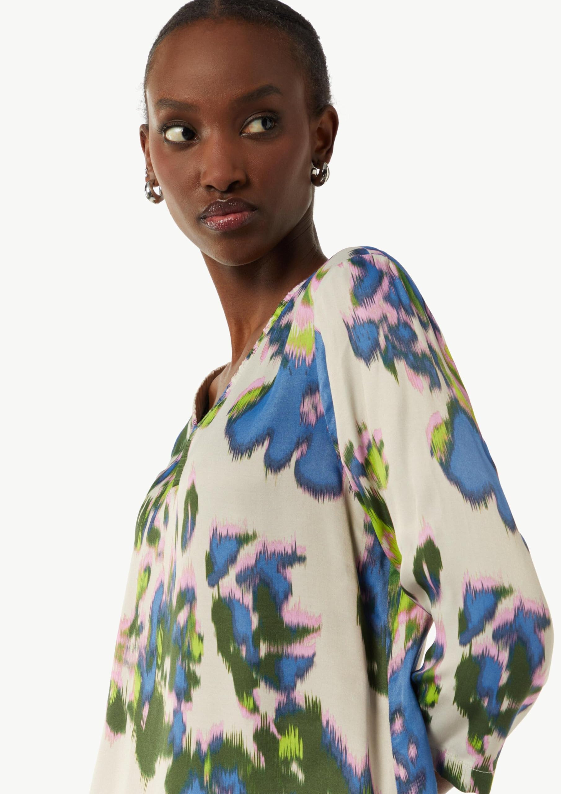 comma-blouses-satin-bluse-mit-all-over-print image 4