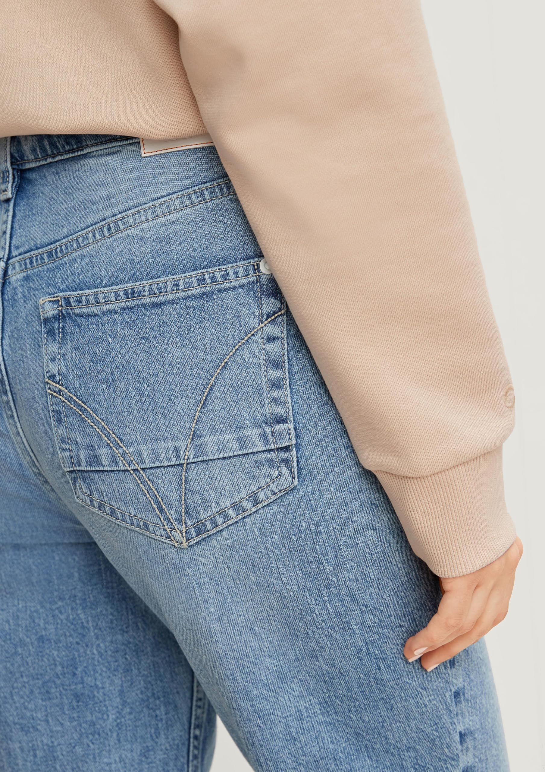 comma-ci-damen-freizeithose-ausgestelltes-bein image 7