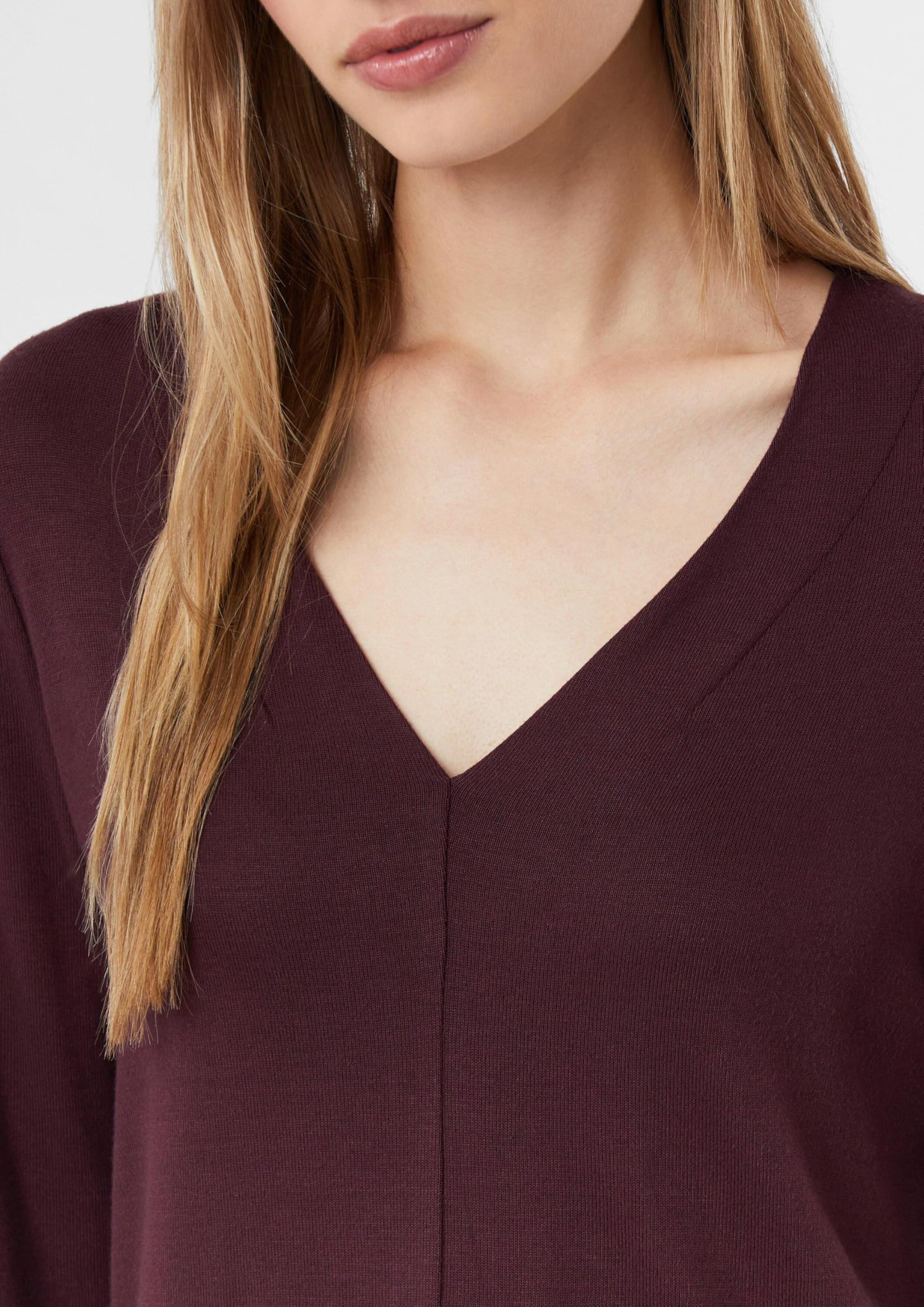 comma-tops-langarmshirt-viskosemix-v-ausschnitt-bordeaux image 4