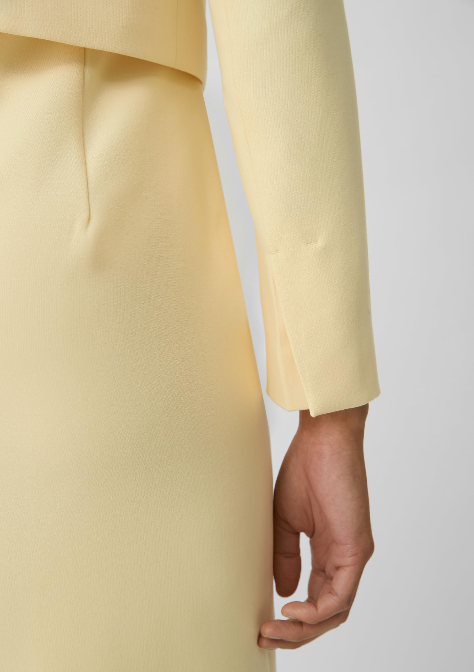 comma-60-2-61-15-157-2128874-blazer-bolero-damen-kurz image 3