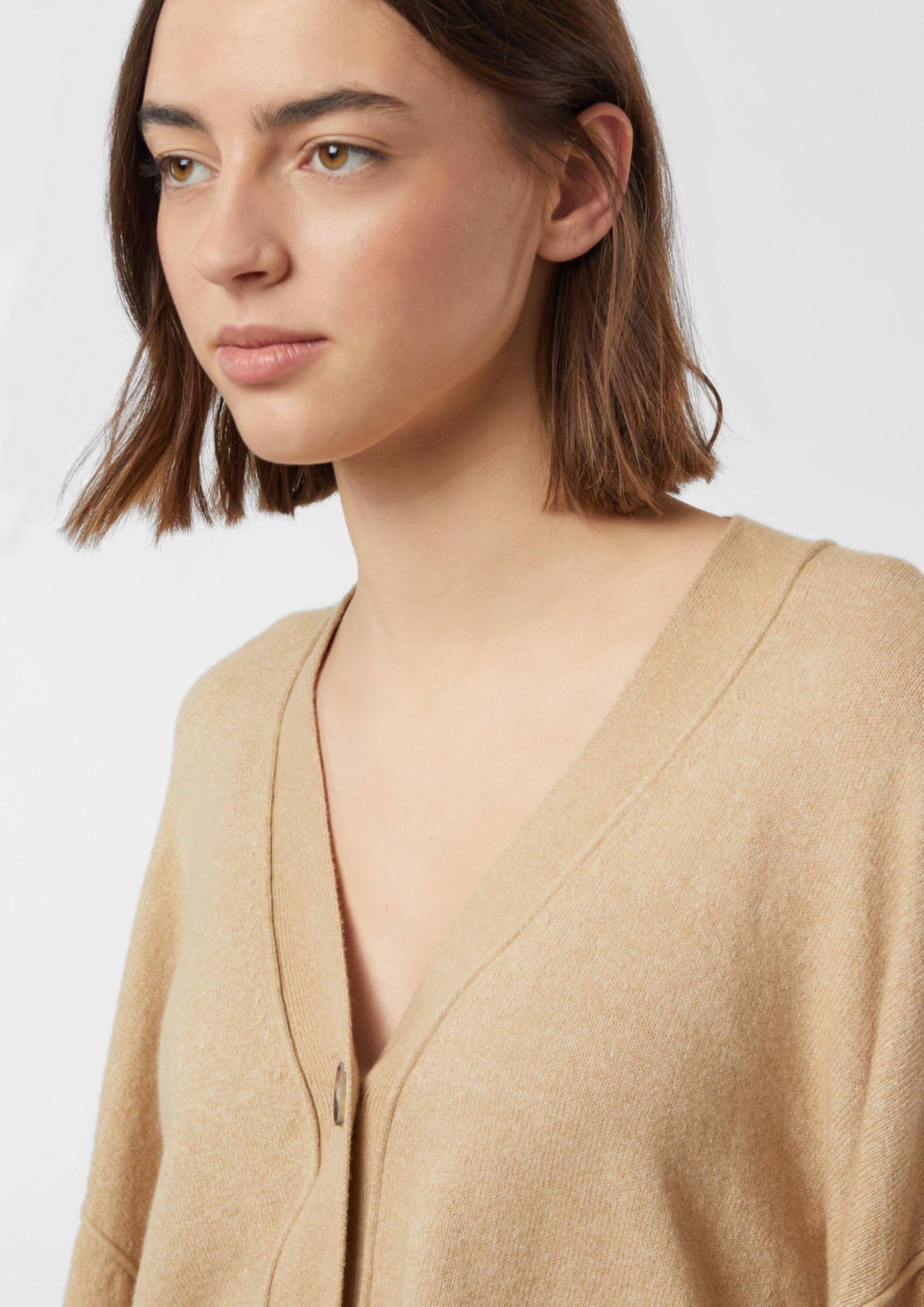 comma-strickjacke-oversize-cardigan-v-ausschnitt-aus-feinstrick image 3
