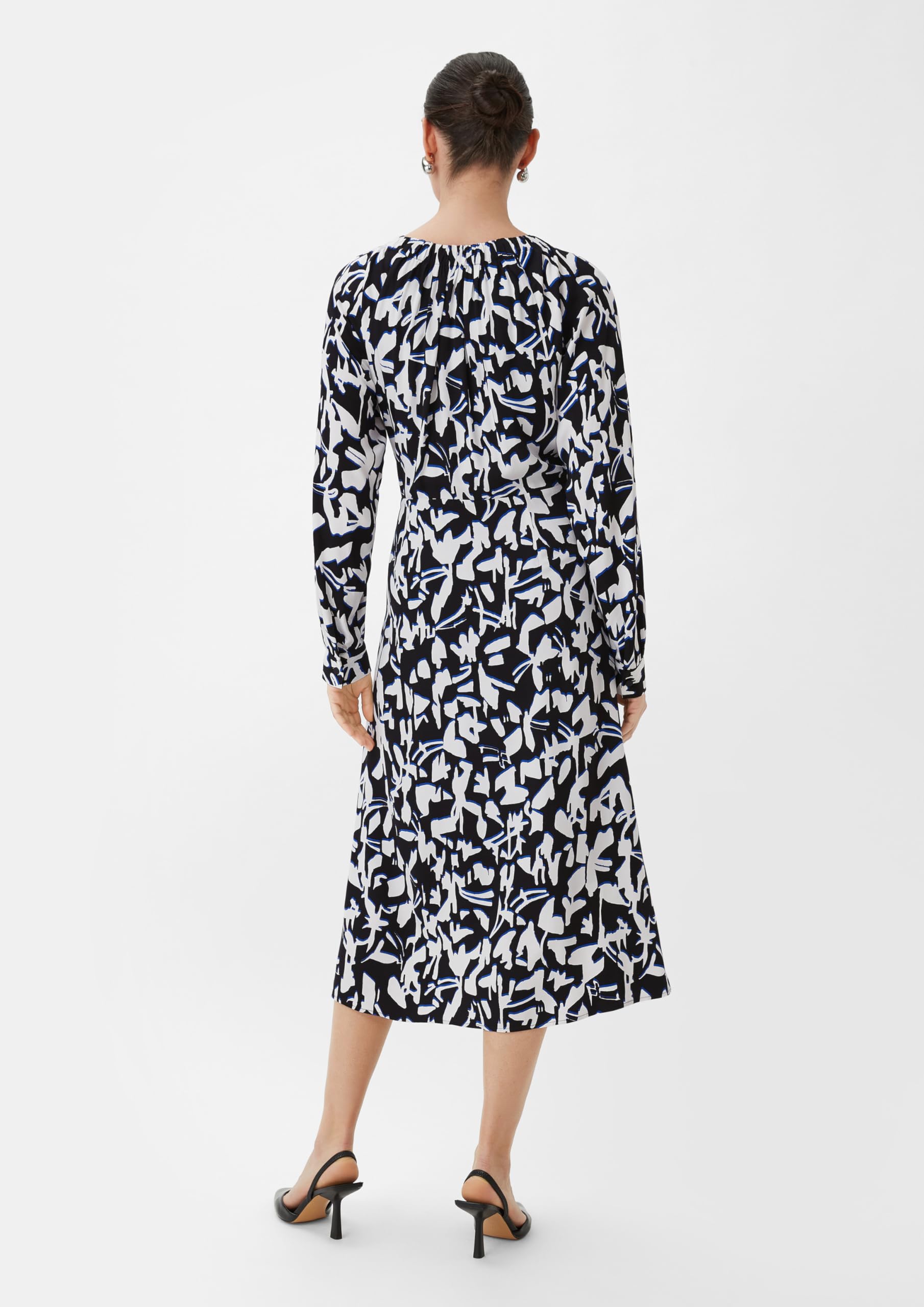 comma-dresses-flie-endes-maxikleid-all-over-print-royalblau image 6