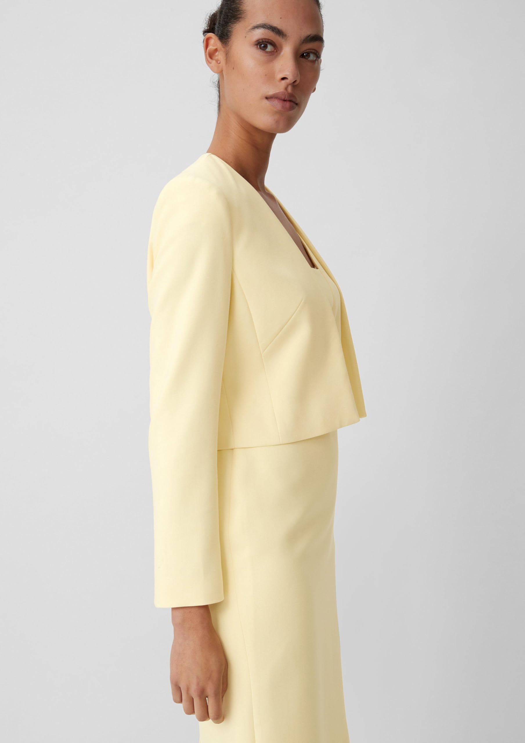 comma-60-2-61-15-157-2128874-blazer-bolero-damen-kurz image 4