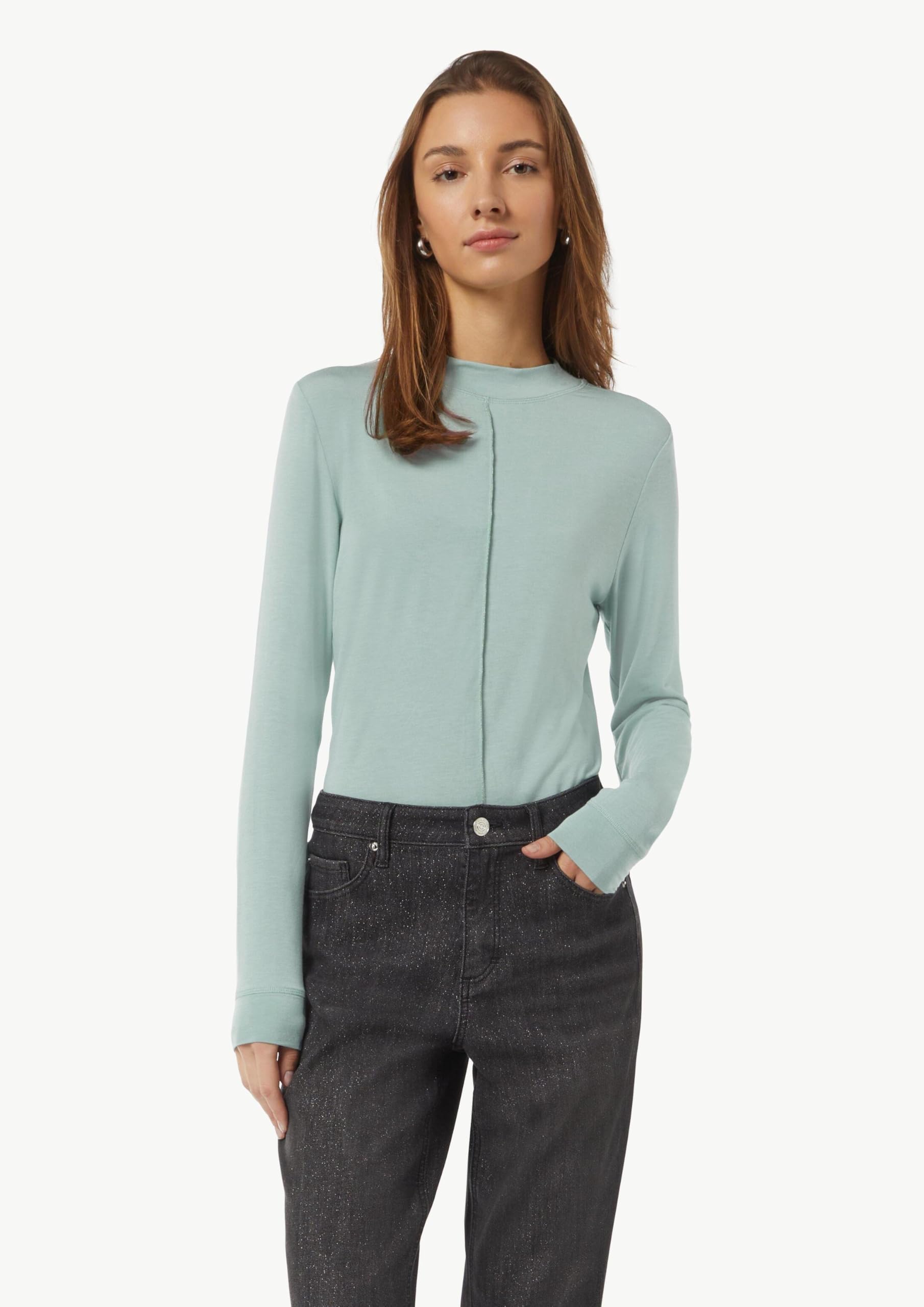 comma-langarmshirt-nahtdetail-wei-modal image 7
