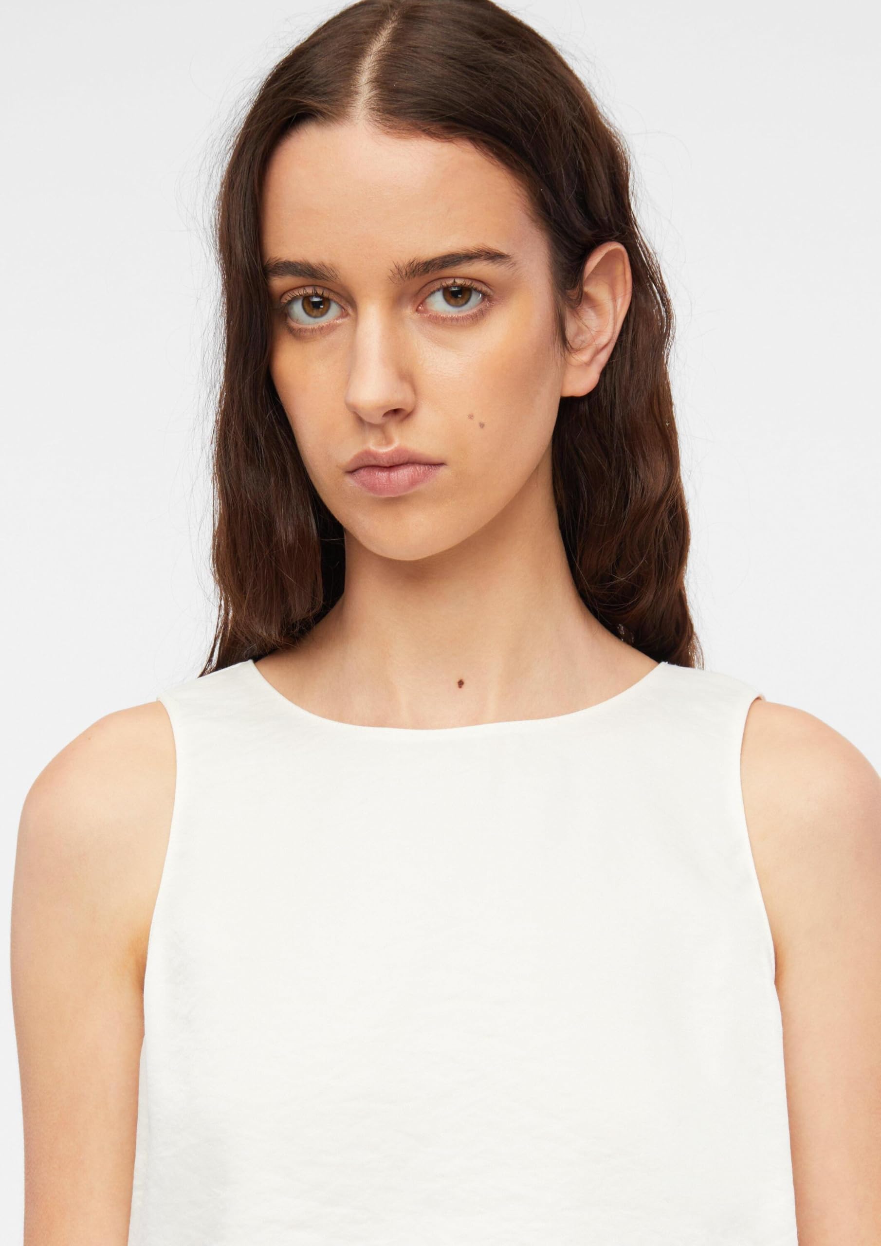 comma-blouses-damenbluse-rmellos-samt-satin-rundhals-2 image 3