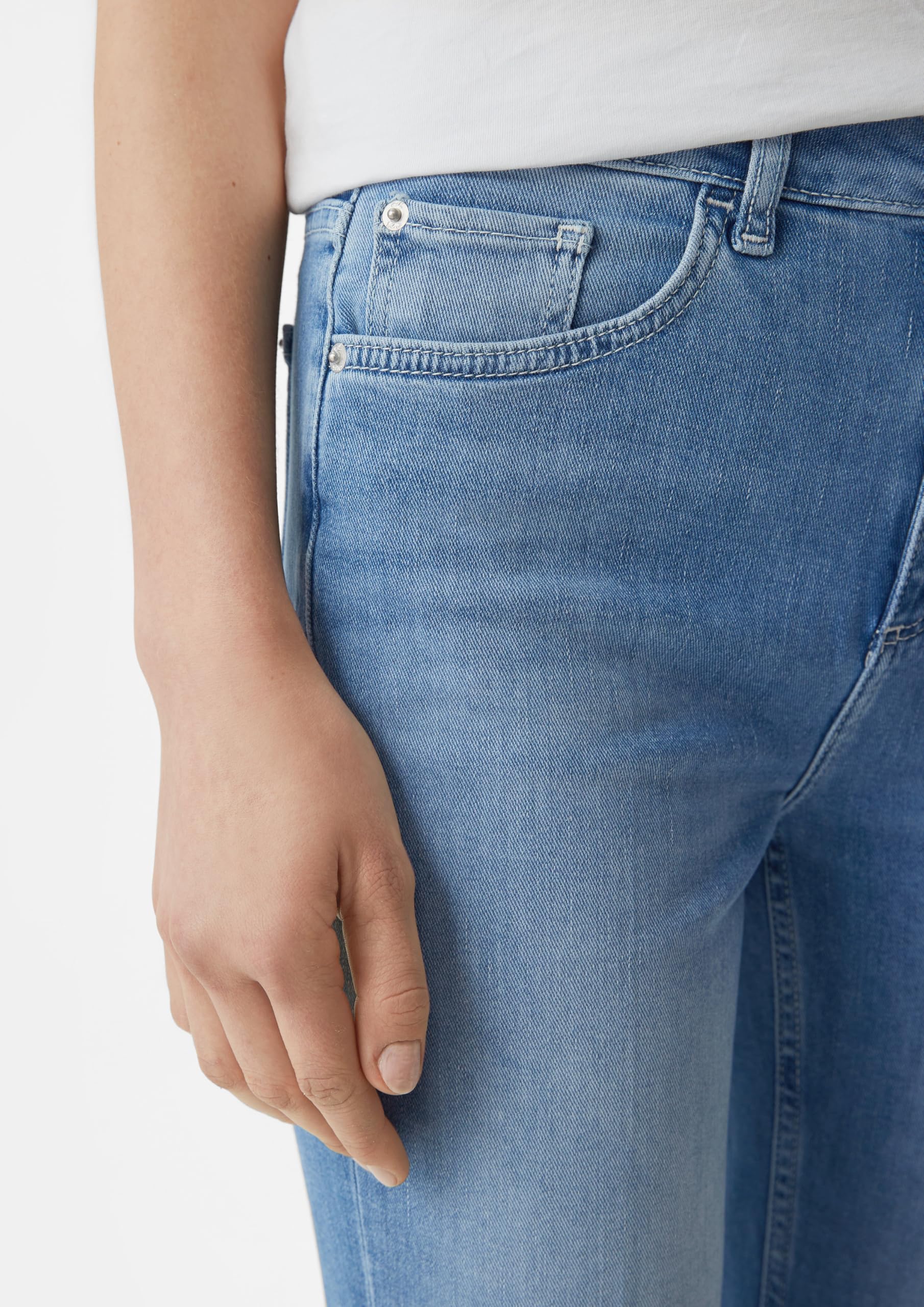 comma-cropped-jeans-flared-leg-blau-gr-e-34 image 5