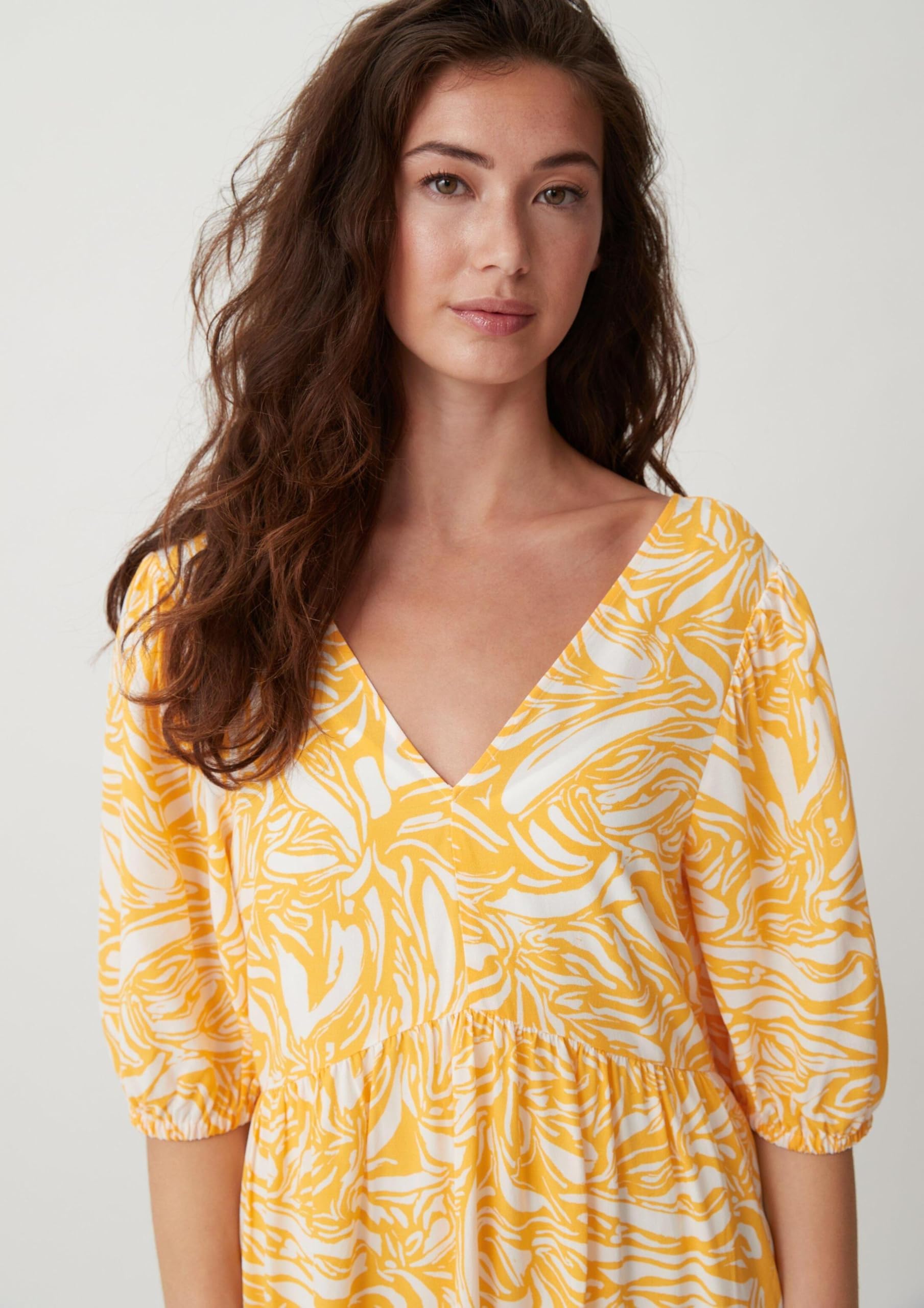 comma-stufenkleid-crepe-mini-kleid-v-ausschnitt-gr-36 image 3